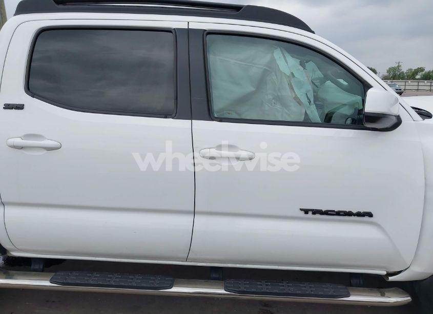 Photo 13 of 2016 Toyota Tacoma SR5 V6 (VIN 5TFAZ5CN5GX018977)
