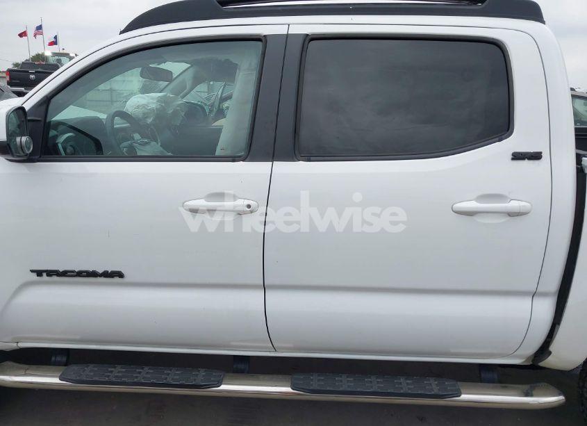 Photo 14 of 2016 Toyota Tacoma SR5 V6 (VIN 5TFAZ5CN5GX018977)
