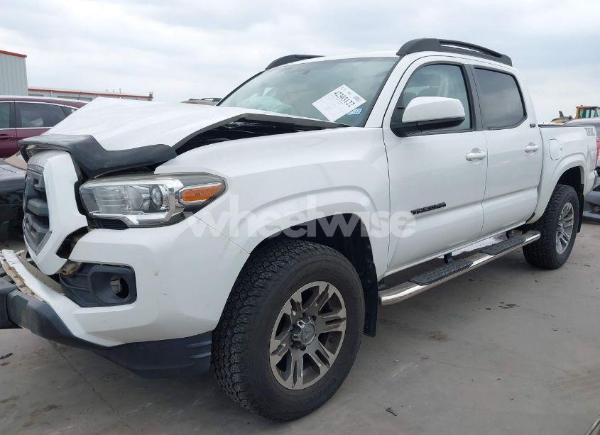 Photo 2 of 2016 Toyota Tacoma SR5 V6 (VIN 5TFAZ5CN5GX018977)