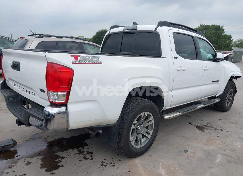 Photo 4 of 2016 Toyota Tacoma SR5 V6 (VIN 5TFAZ5CN5GX018977)