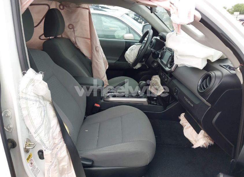 Photo 5 of 2016 Toyota Tacoma SR5 V6 (VIN 5TFAZ5CN5GX018977)