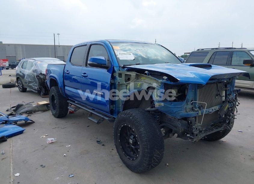 2017 Toyota Tacoma TRD SPORT (VIN 5TFAZ5CN5HX050166) main photo