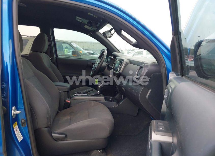 Photo 5 of 2017 Toyota Tacoma TRD SPORT (VIN 5TFAZ5CN5HX050166)