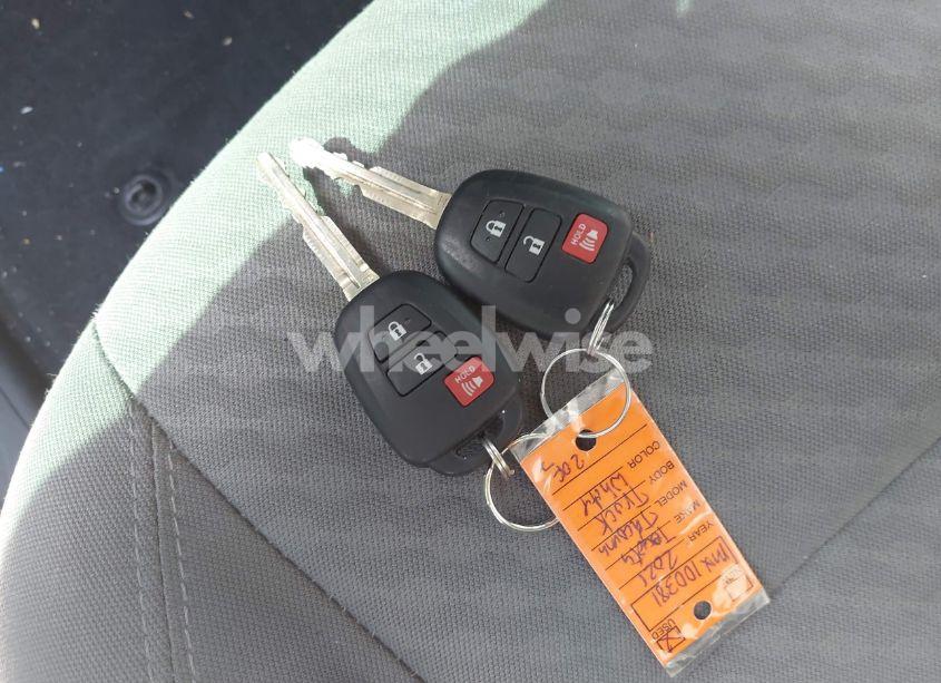 Photo 11 of 2021 Toyota Tacoma SR5 V6 (VIN 5TFAZ5CN5MX100381)