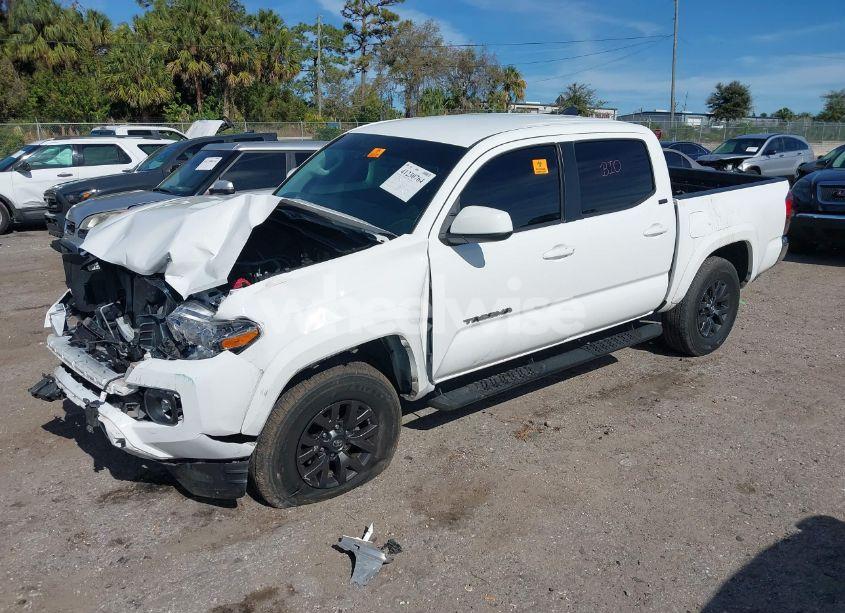 Photo 2 of 2021 Toyota Tacoma SR5 V6 (VIN 5TFAZ5CN5MX100381)