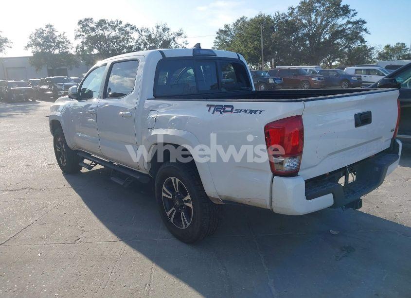 Photo 3 of 2016 Toyota Tacoma TRD SPORT (VIN 5TFAZ5CN6GX007678)