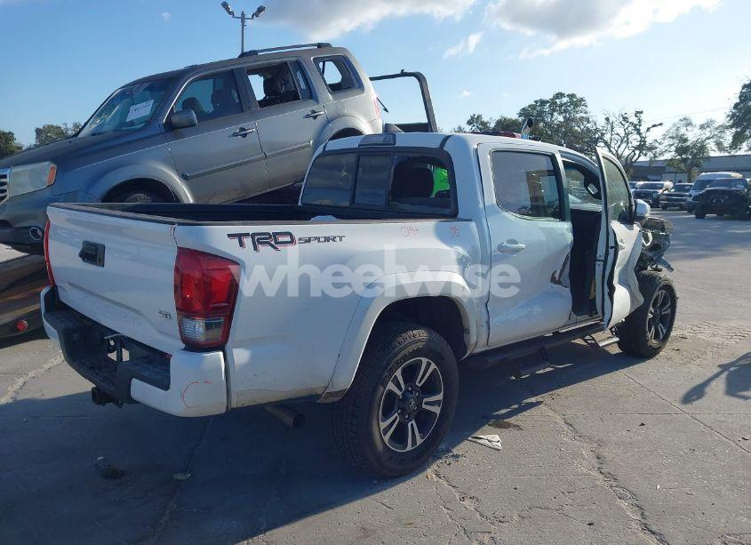 Photo 4 of 2016 Toyota Tacoma TRD SPORT (VIN 5TFAZ5CN6GX007678)