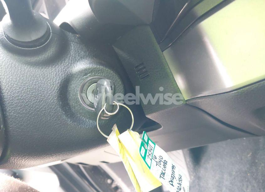 Photo 11 of 2016 Toyota Tacoma SR5 V6 (VIN 5TFAZ5CN6GX012718)
