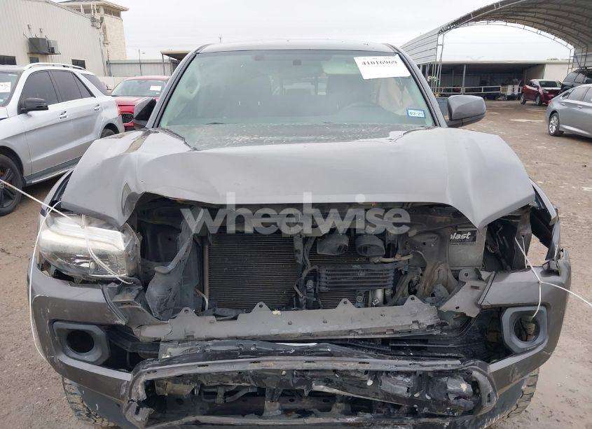 Photo 12 of 2016 Toyota Tacoma SR5 V6 (VIN 5TFAZ5CN6GX019281)