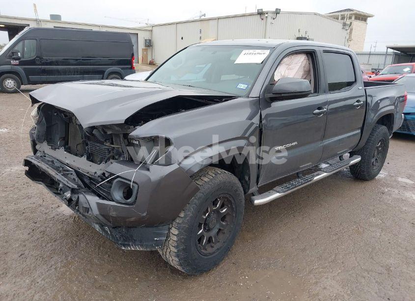 Photo 2 of 2016 Toyota Tacoma SR5 V6 (VIN 5TFAZ5CN6GX019281)