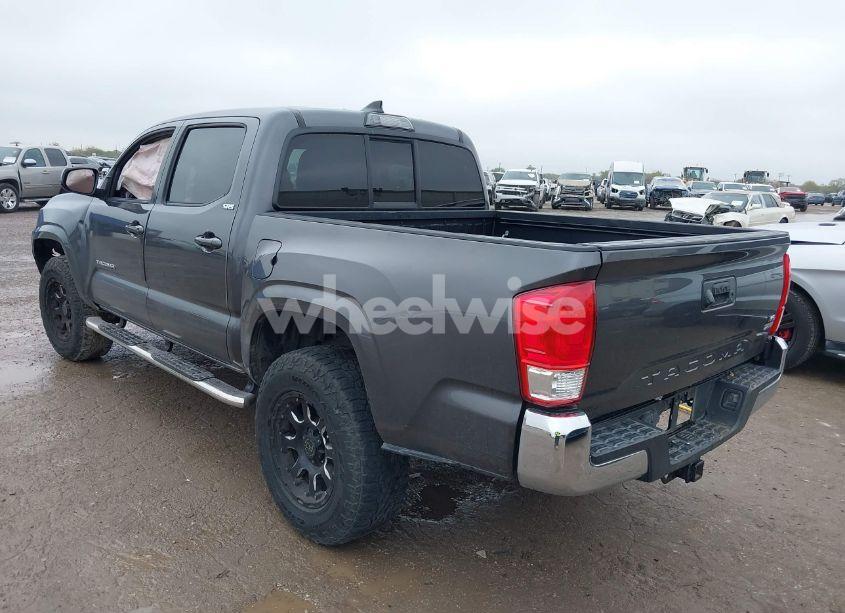 Photo 3 of 2016 Toyota Tacoma SR5 V6 (VIN 5TFAZ5CN6GX019281)