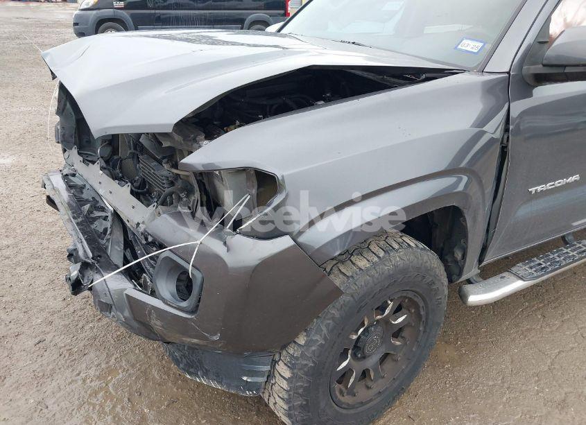 Photo 6 of 2016 Toyota Tacoma SR5 V6 (VIN 5TFAZ5CN6GX019281)