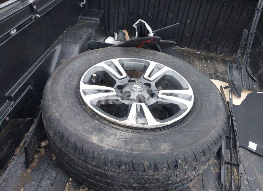 Photo 18 of 2017 Toyota Tacoma TRD SPORT (VIN 5TFAZ5CN6HX037880)