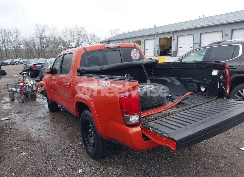 Photo 3 of 2017 Toyota Tacoma TRD SPORT (VIN 5TFAZ5CN6HX037880)