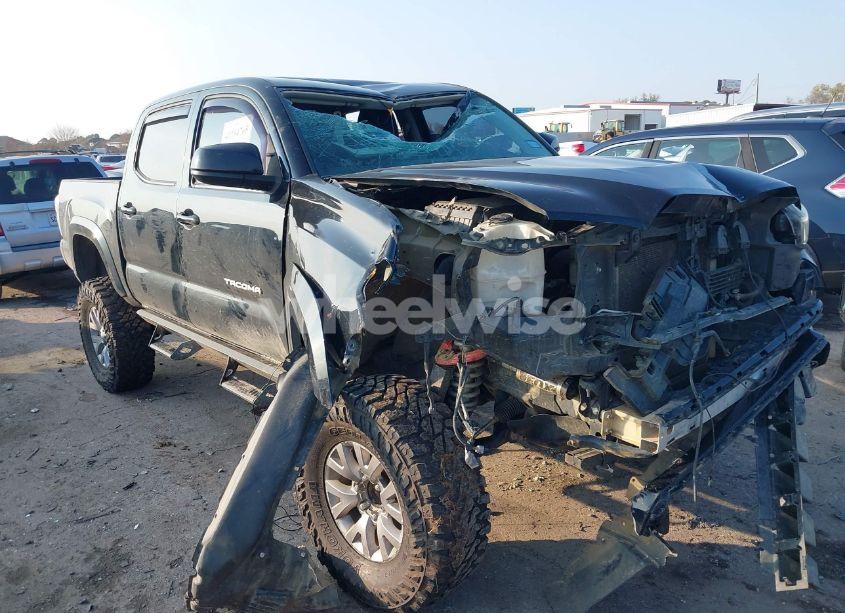 2017 Toyota Tacoma SR5 V6 (VIN 5TFAZ5CN6HX052590) main photo