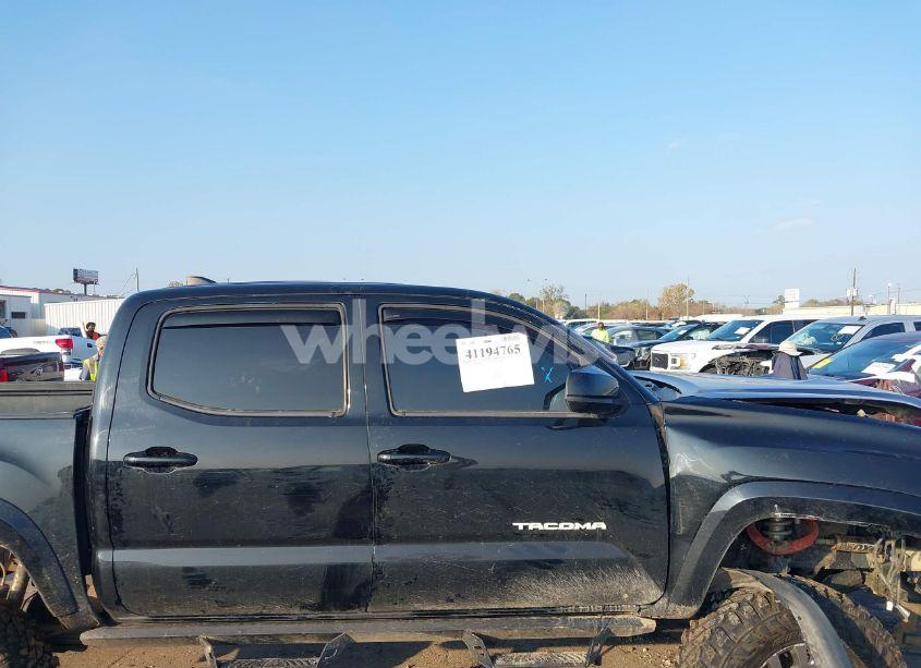 Photo 13 of 2017 Toyota Tacoma SR5 V6 (VIN 5TFAZ5CN6HX052590)