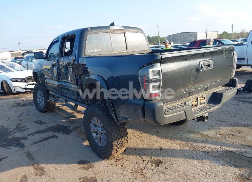 Photo 3 of 2017 Toyota Tacoma SR5 V6 (VIN 5TFAZ5CN6HX052590)