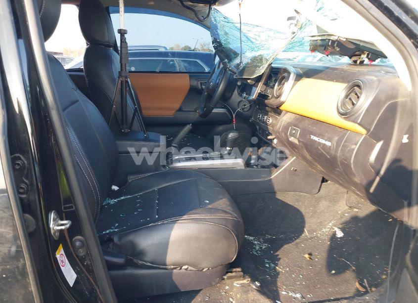 Photo 5 of 2017 Toyota Tacoma SR5 V6 (VIN 5TFAZ5CN6HX052590)