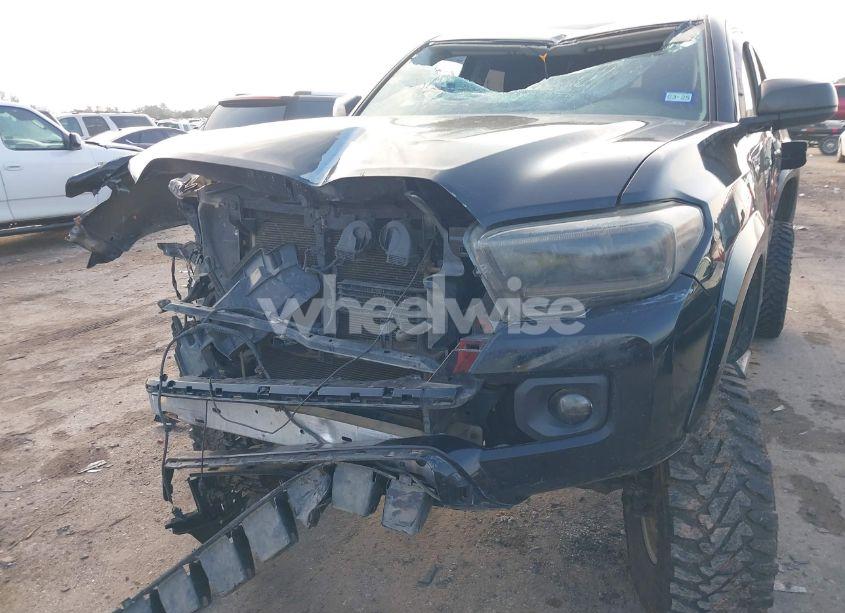 Photo 6 of 2017 Toyota Tacoma SR5 V6 (VIN 5TFAZ5CN6HX052590)