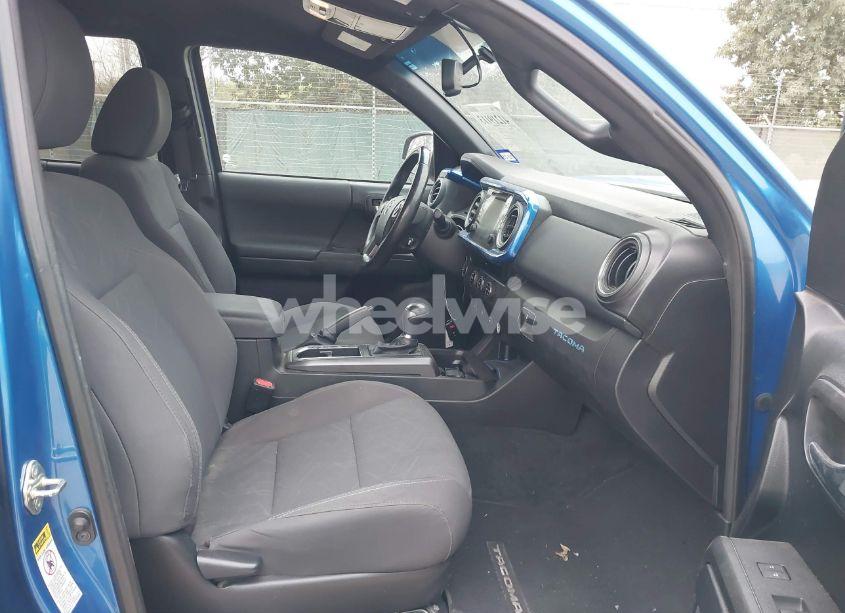 Photo 5 of 2016 Toyota Tacoma TRD SPORT (VIN 5TFAZ5CN7GX013599)