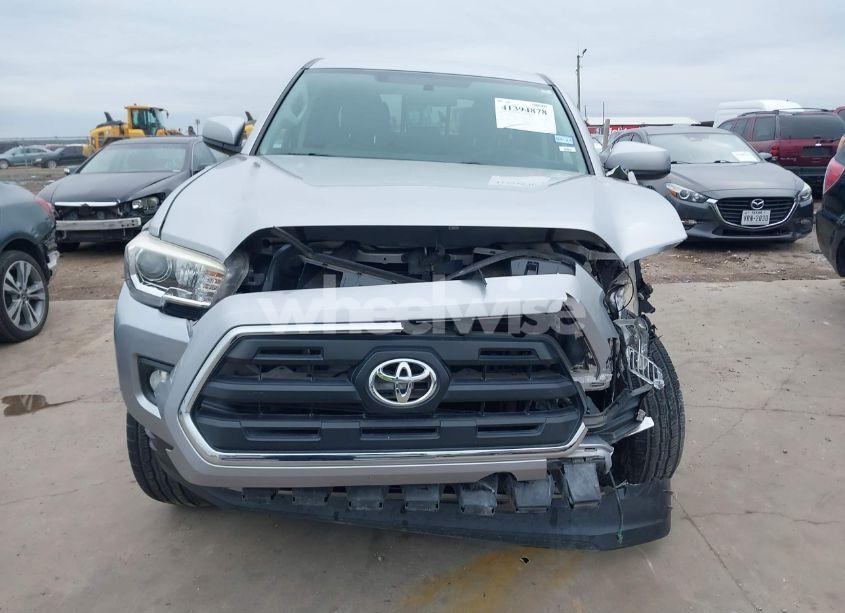 Photo 12 of 2016 Toyota Tacoma SR5 V6 (VIN 5TFAZ5CN7GX014011)