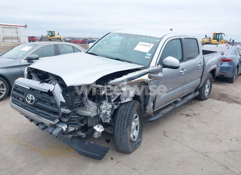 Photo 2 of 2016 Toyota Tacoma SR5 V6 (VIN 5TFAZ5CN7GX014011)