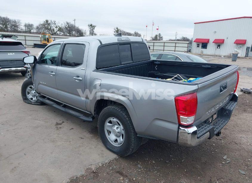 Photo 3 of 2016 Toyota Tacoma SR5 V6 (VIN 5TFAZ5CN7GX014011)