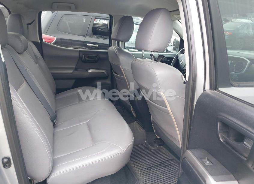 Photo 8 of 2016 Toyota Tacoma SR5 V6 (VIN 5TFAZ5CN7GX014011)