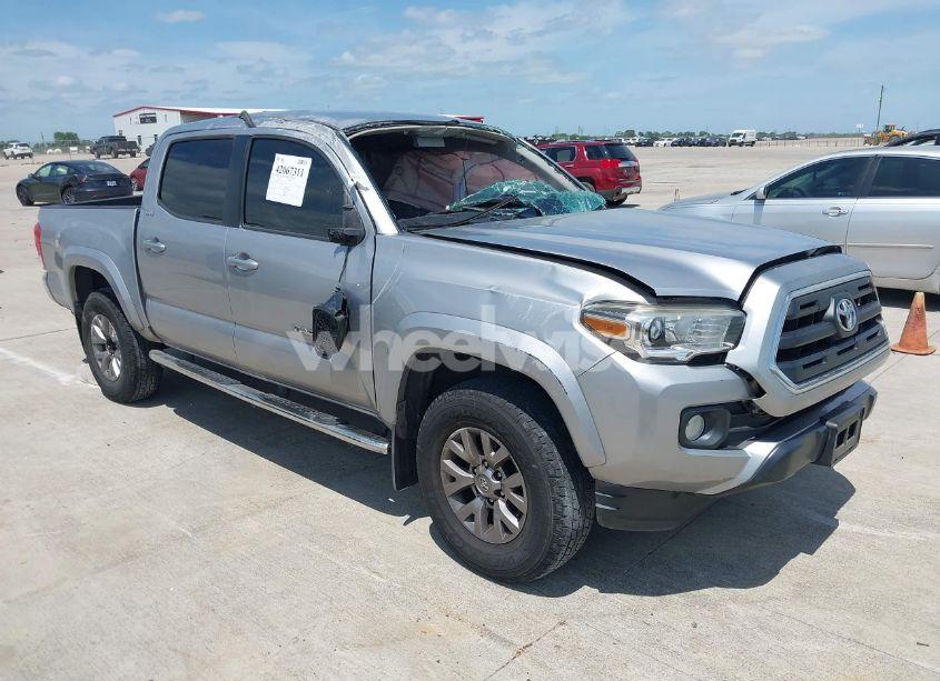 2017 Toyota Tacoma SR5 V6 (VIN 5TFAZ5CN7HX040626) main photo