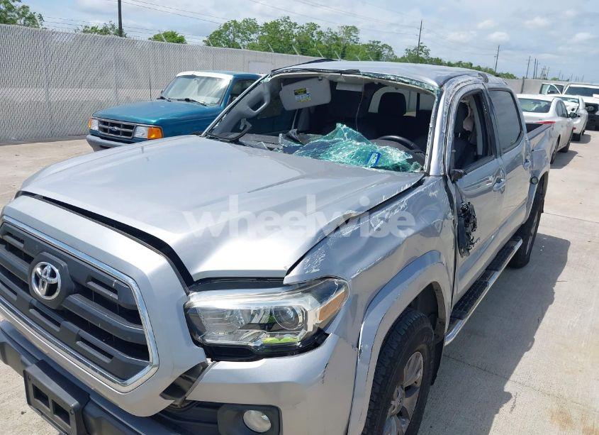 Photo 6 of 2017 Toyota Tacoma SR5 V6 (VIN 5TFAZ5CN7HX040626)