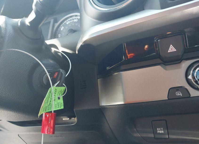 Photo 11 of 2017 Toyota Tacoma SR5 V6 (VIN 5TFAZ5CN8HX048900)