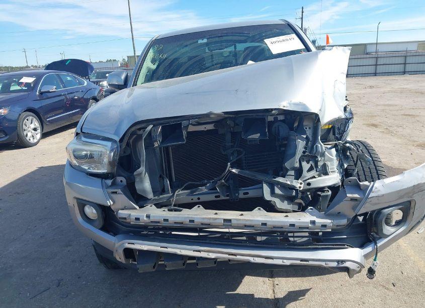 Photo 12 of 2017 Toyota Tacoma SR5 V6 (VIN 5TFAZ5CN8HX048900)