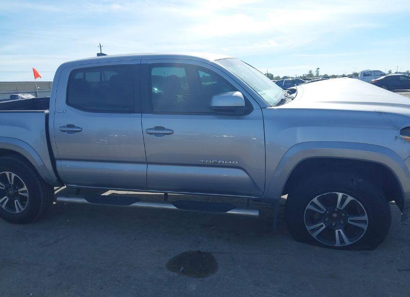 Photo 13 of 2017 Toyota Tacoma SR5 V6 (VIN 5TFAZ5CN8HX048900)