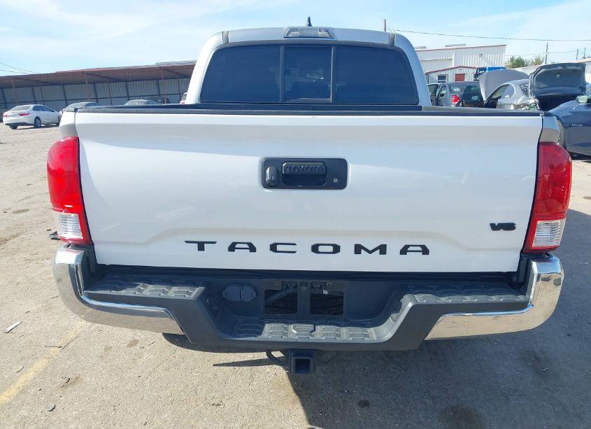 Photo 16 of 2017 Toyota Tacoma SR5 V6 (VIN 5TFAZ5CN8HX048900)