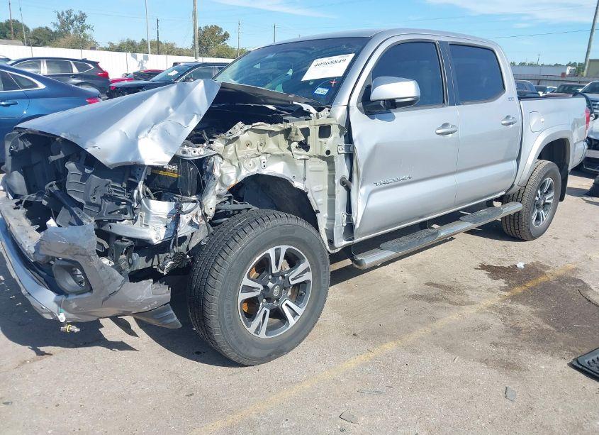 Photo 2 of 2017 Toyota Tacoma SR5 V6 (VIN 5TFAZ5CN8HX048900)