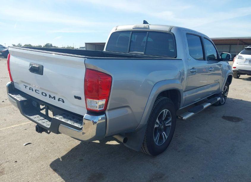 Photo 4 of 2017 Toyota Tacoma SR5 V6 (VIN 5TFAZ5CN8HX048900)