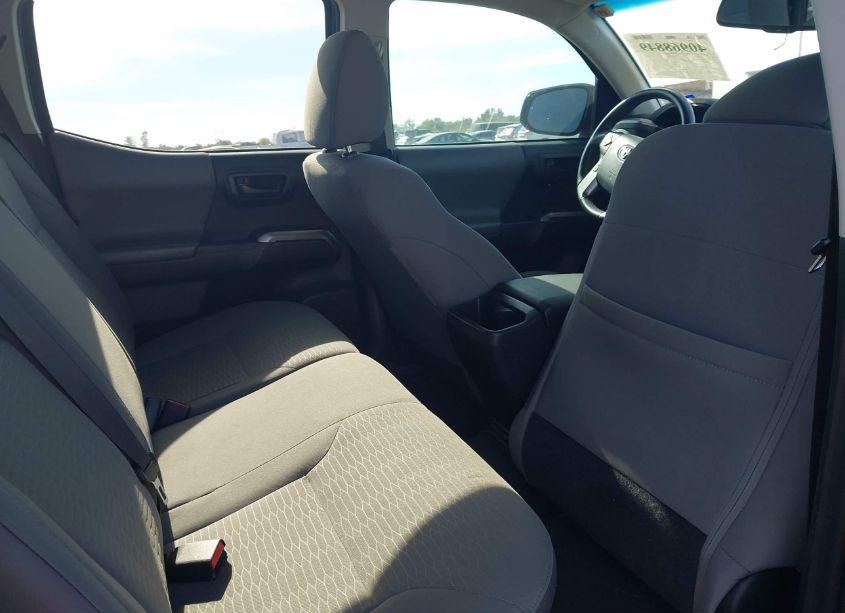 Photo 8 of 2017 Toyota Tacoma SR5 V6 (VIN 5TFAZ5CN8HX048900)