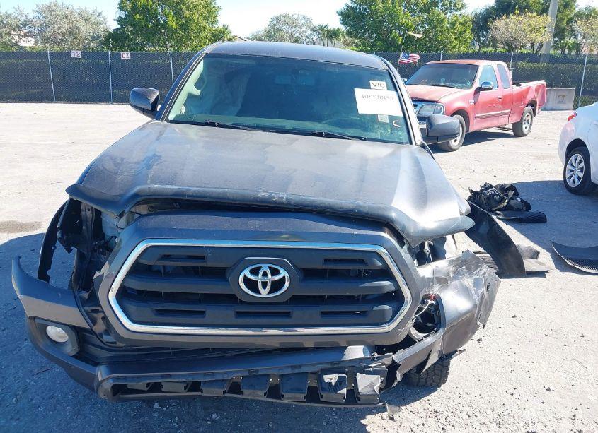 Photo 13 of 2017 Toyota Tacoma SR5 V6 (VIN 5TFAZ5CN8HX050064)