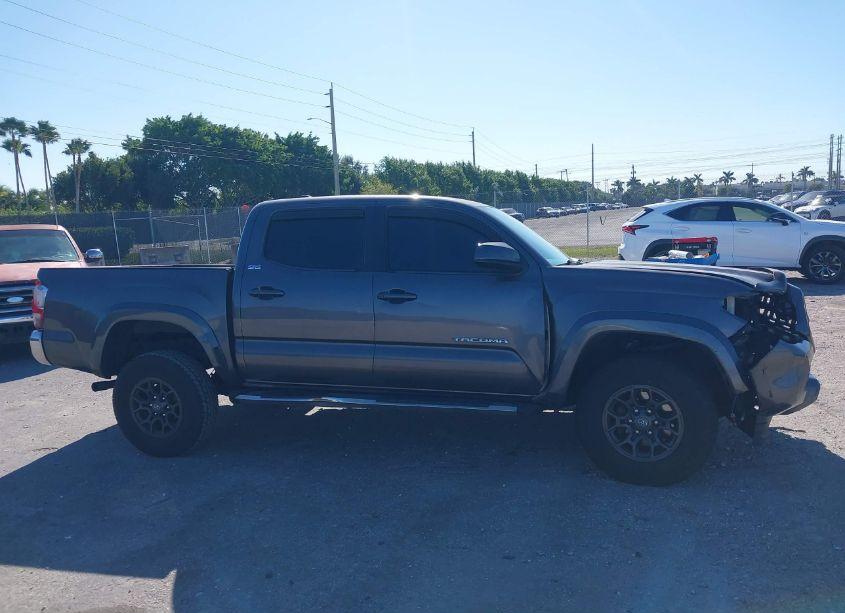 Photo 14 of 2017 Toyota Tacoma SR5 V6 (VIN 5TFAZ5CN8HX050064)