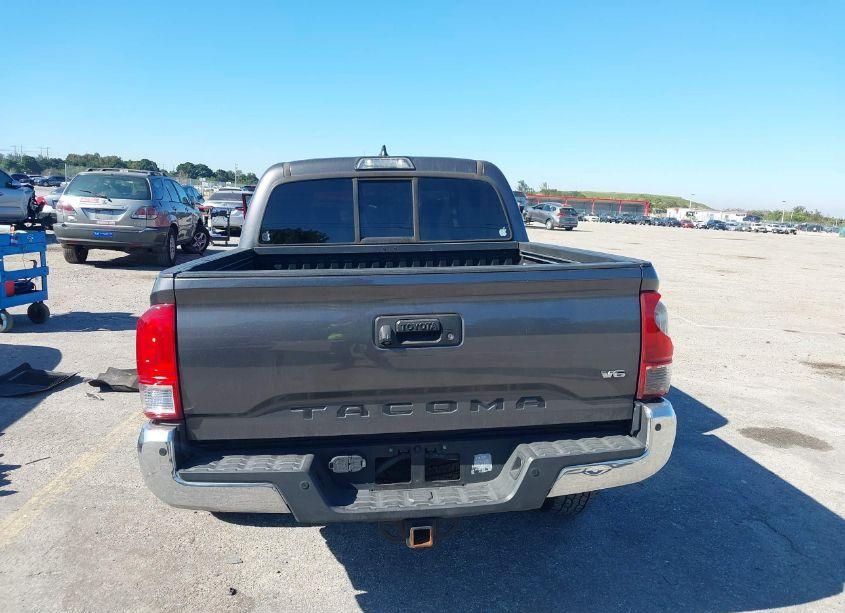 Photo 17 of 2017 Toyota Tacoma SR5 V6 (VIN 5TFAZ5CN8HX050064)