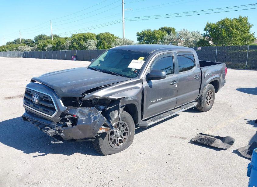Photo 2 of 2017 Toyota Tacoma SR5 V6 (VIN 5TFAZ5CN8HX050064)