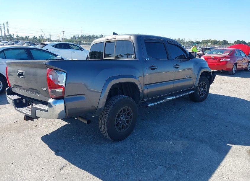 Photo 4 of 2017 Toyota Tacoma SR5 V6 (VIN 5TFAZ5CN8HX050064)