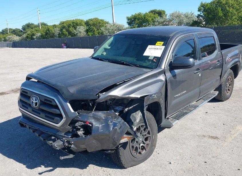 Photo 6 of 2017 Toyota Tacoma SR5 V6 (VIN 5TFAZ5CN8HX050064)