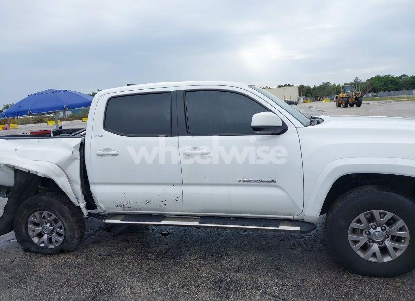 Photo 14 of 2018 Toyota Tacoma SR5 V6 (VIN 5TFAZ5CN8JX068103)