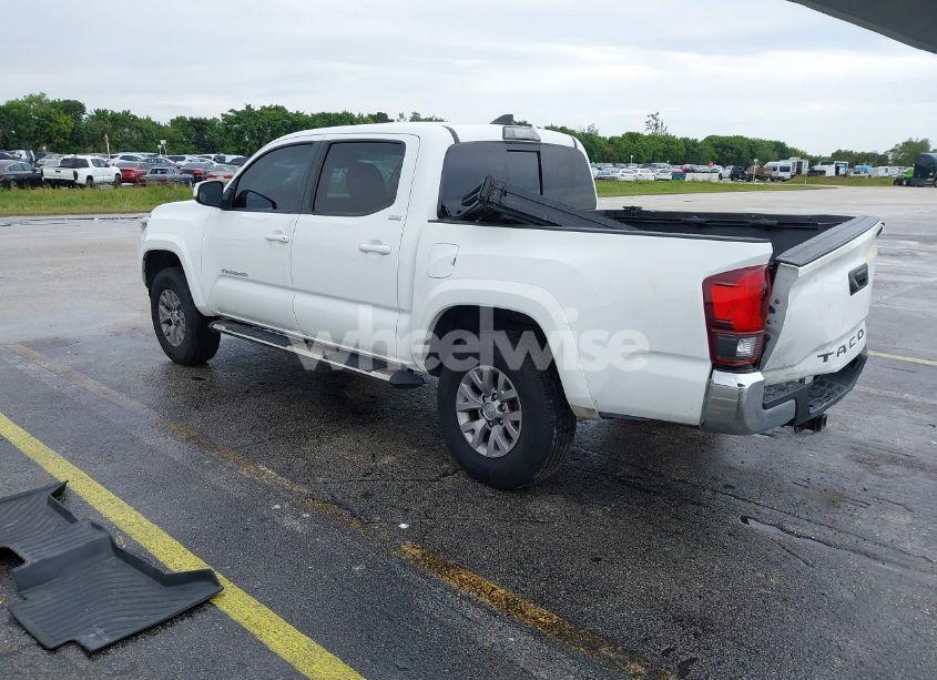 Photo 3 of 2018 Toyota Tacoma SR5 V6 (VIN 5TFAZ5CN8JX068103)