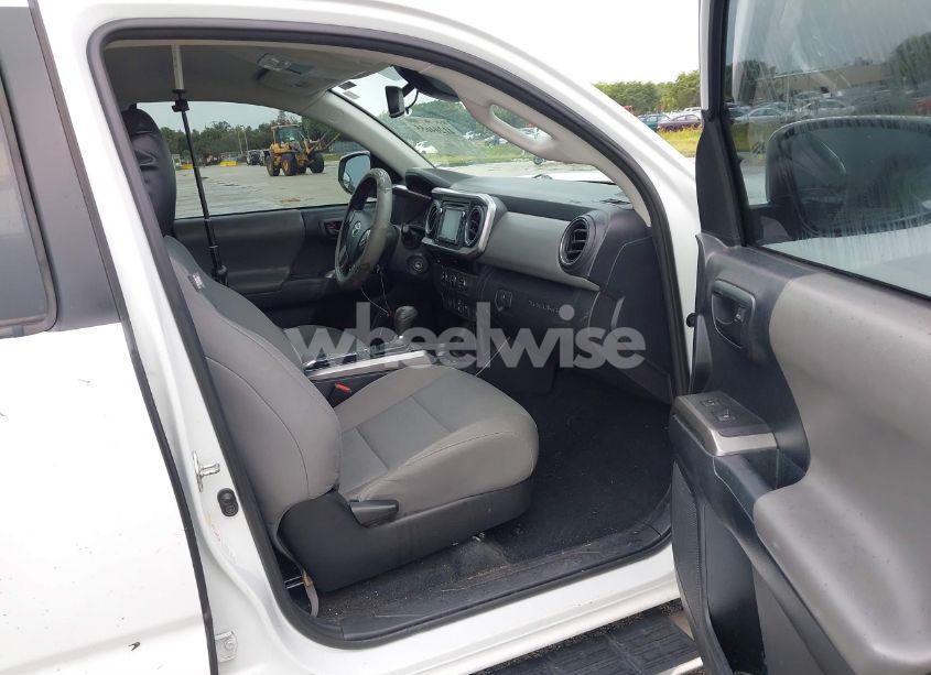 Photo 5 of 2018 Toyota Tacoma SR5 V6 (VIN 5TFAZ5CN8JX068103)