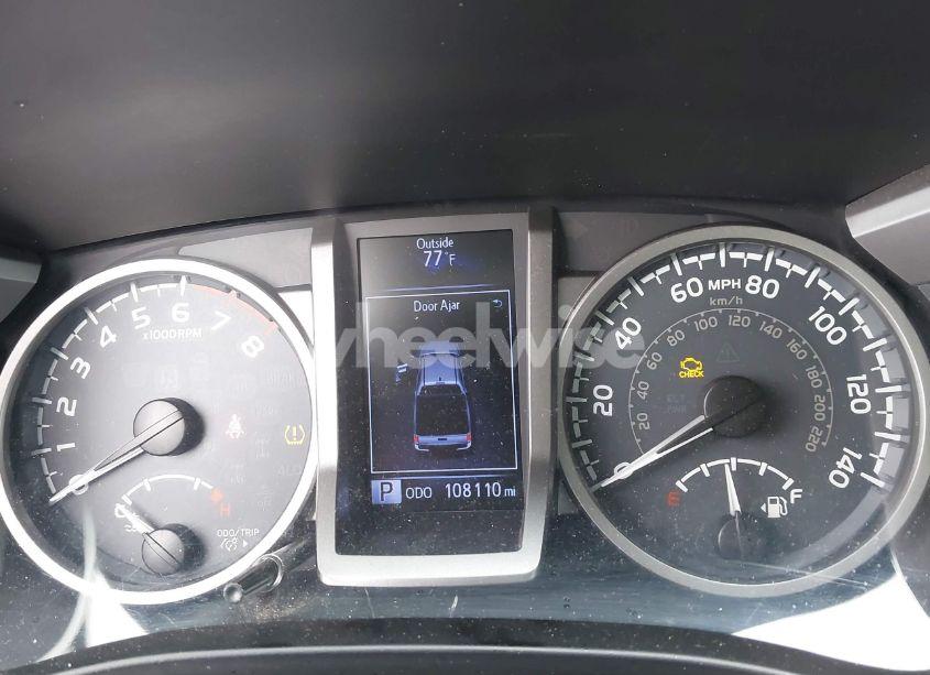 Photo 7 of 2018 Toyota Tacoma SR5 V6 (VIN 5TFAZ5CN8JX068103)