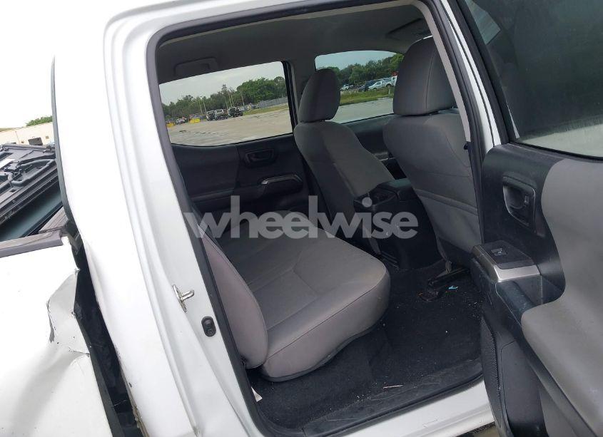 Photo 8 of 2018 Toyota Tacoma SR5 V6 (VIN 5TFAZ5CN8JX068103)