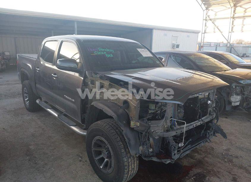 2016 Toyota Tacoma SR5 V6 (VIN 5TFAZ5CN9GX002555) main photo