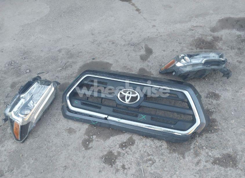 Photo 12 of 2016 Toyota Tacoma SR5 V6 (VIN 5TFAZ5CN9GX002555)